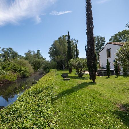 Mas Des Eaux Claires Arles Camargue Villa Saint-Gilles  Exterior photo